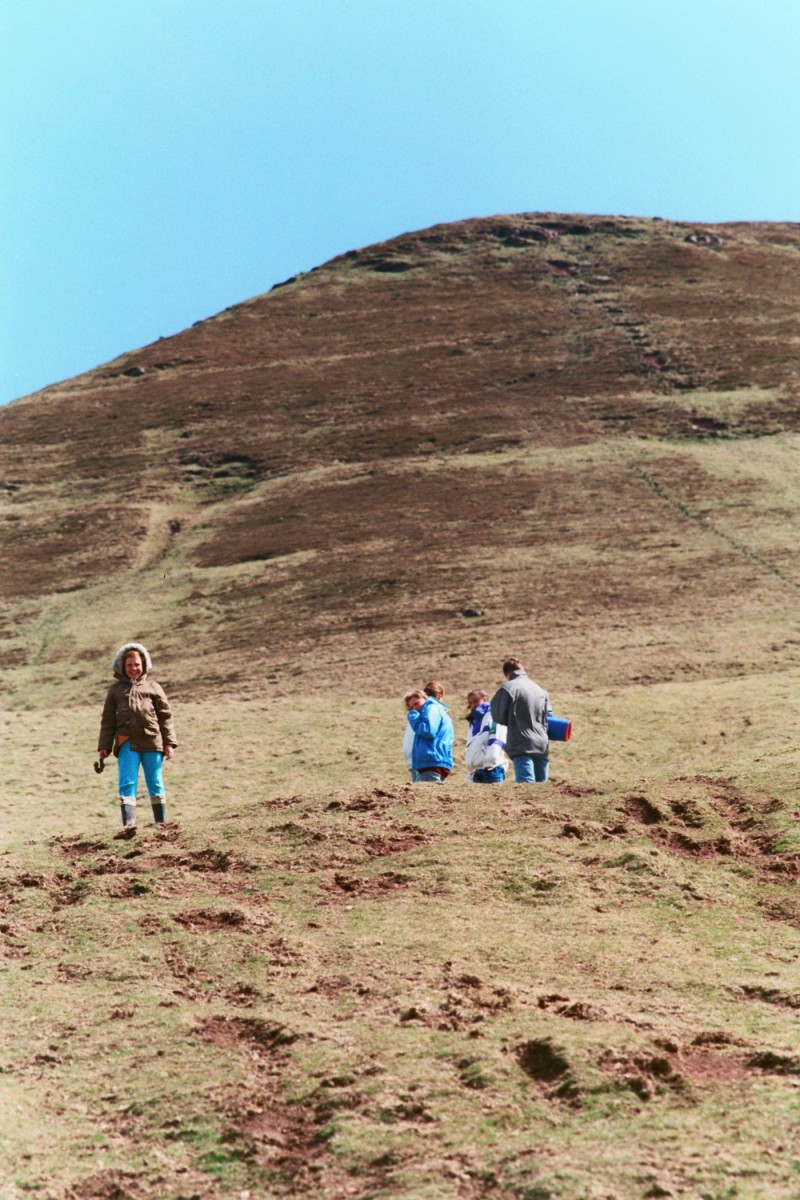 Shearers up Hay Bluff